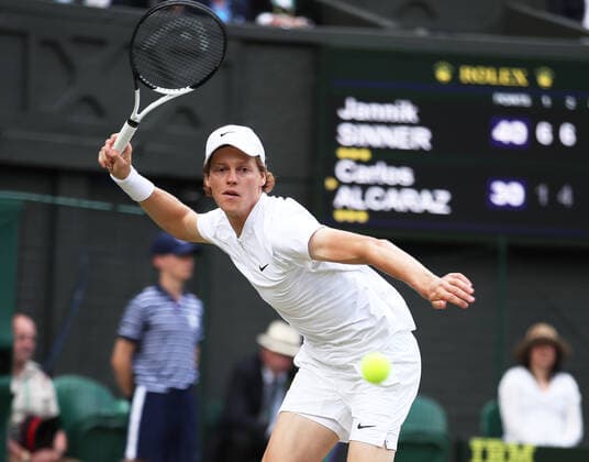 TENNIS - Wimbledon 2022 LONDON,ENGLAND,03.JUL.22 - TENNIS - ATP, Tennis Herren World Tour, Wimbledon, Grand Slam. Image shows Jannik Sinner (ITA).  GEPAxpictures xAlanxGrieves
