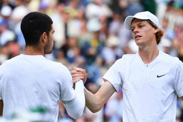 Mandatory Credit: Photo by James Veysey Shutterstock (13012856fu) Jannik Sinner celebrates victory in his fourth round match against Carlos Alcaraz Wimbledon Tennis Championships, Day 7, The All England Lawn Tennis and Croquet Club, London, UK - 03 Jul 2022 Wimbledon Tennis Championships, Day 7, The All England Lawn Tennis and Croquet Club, London, UK - 03 Jul 2022  Copyright: xJamesxVeysey Shutterstockx 13012856fu