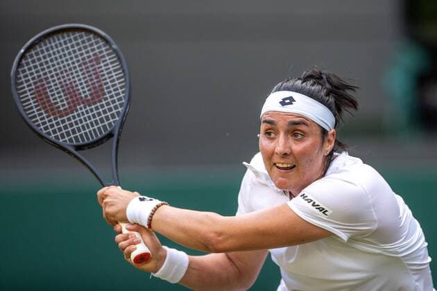 Mandatory Credit: Photo by Ella Ling Shutterstock (13012853gl) Ons Jabeur during her fourth round match Wimbledon Tennis Championships, Day 7, The All England Lawn Tennis and Croquet Club, London, UK - 03 Jul 2022 Wimbledon Tennis Championships, Day 7, The All England Lawn Tennis and Croquet Club, London, UK - 03 Jul 2022  Copyright: xEllaxLing Shutterstockx 13012853gl