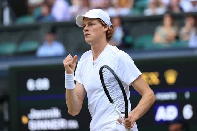 Tennis - Wimbledon (Day 7) 3rd July 2022 - Tennis - Wimbledon (Day 7) - Jannik Sinner (ITA) celebrates during his Gentlemen s Singles Round of 16 match against Carlos Alcaraz (ESP) - Photo: Simon Stacpoole Offside. London UK Copyright: xSimonxStacpoolexOffside