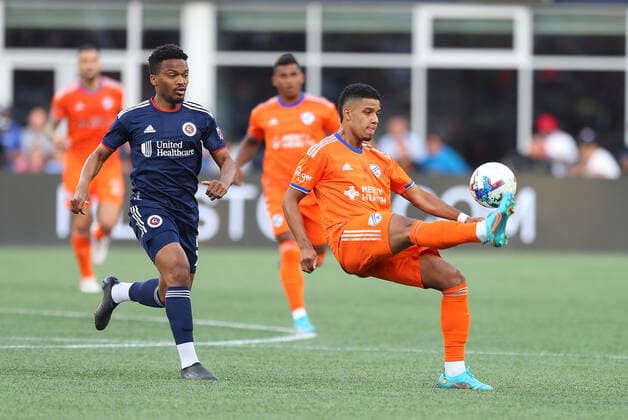 July 3, 2022; Foxborough, MA, USA; FC Cincinnati forward Brenner (9) and New England Revolution midfielder Wilfrid Kaptoum (5) in action during an MLS, Fussball Herren, USA match between FC Cincinnati and New England Revolution at Gillette Stadium. CSM Foxborough United States - ZUMAc04_ 20220703_zaf_c04_076 Copyright: xAnthonyxNesmithx