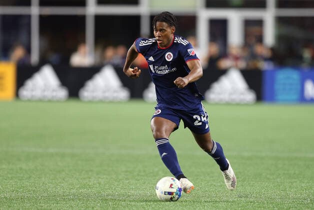July 3, 2022; Foxborough, MA, USA; New England Revolution forward DeJuan Jones (24) in action during an MLS, Fussball Herren, USA match between FC Cincinnati and New England Revolution at Gillette Stadium. CSM Foxborough United States - ZUMAc04_ 20220703_zaf_c04_092 Copyright: xAnthonyxNesmithx
