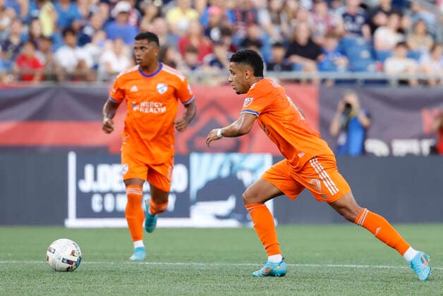 FOXBOROUGH, MA - JULY 03: FC Cincinnati center forward Brenner (9) drives during a match between the New England Revolution and FC Cincinnati on July 3, 2022, at Gillette Stadium in Foxborough, Massachusetts. (Photo by Fred Kfoury III Icon Sportswire) SOCCER: JUL 03 MLS, Fussball Herren, USA - FC Cincinnati at New England Revolution 441055