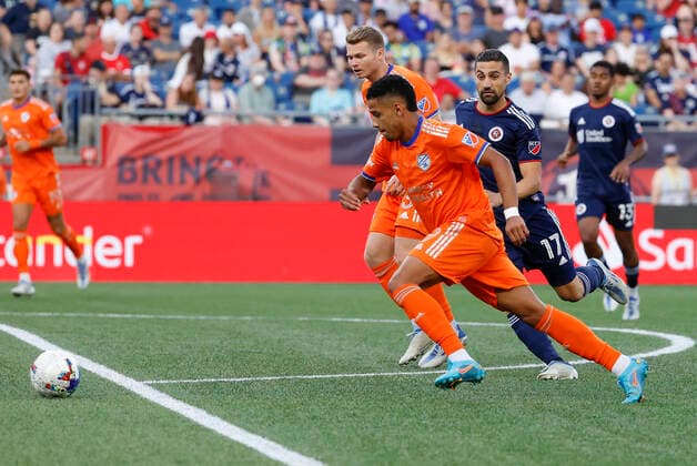 FOXBOROUGH, MA - JULY 03: FC Cincinnati center forward Brenner (9) bursts into the box during a match between the New England Revolution and FC Cincinnati on July 3, 2022, at Gillette Stadium in Foxborough, Massachusetts. (Photo by Fred Kfoury III Icon Sportswire) SOCCER: JUL 03 MLS, Fussball Herren, USA - FC Cincinnati at New England Revolution 441055