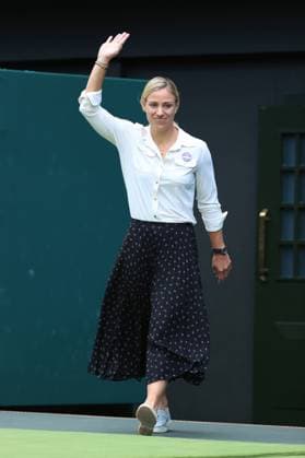 Tennis - Wimbledon (Day 7) 3rd July 2022 - Tennis - Wimbledon (Day 7) - Former Wimbledon champion Angelique Kerber walks onto Centre Court - Photo: Simon Stacpoole Offside. London UK Copyright: xSimonxStacpoolexOffside
