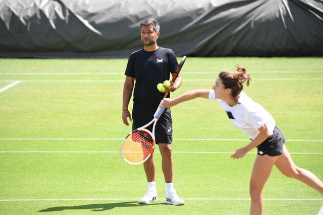 Tennis - Wimbledon 2022 - Nicolas Beuque entraineur de Alize Cornet - France TENNIS : Wimbledon 2022 - England - 04 07 2022 ChrysleneCaillaud Panoramic 