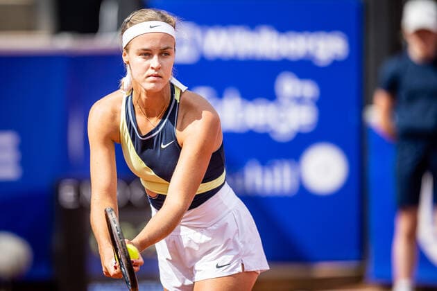 220704 Anna Karolina Schmiedlova, Slovakien, under dag 1 av WTA, Tennis Damen Nordea Open den 4 juli 2022 i Bastad. Copyright: CHRISTOFFERxBORGxMATTISSON BB220704CB090