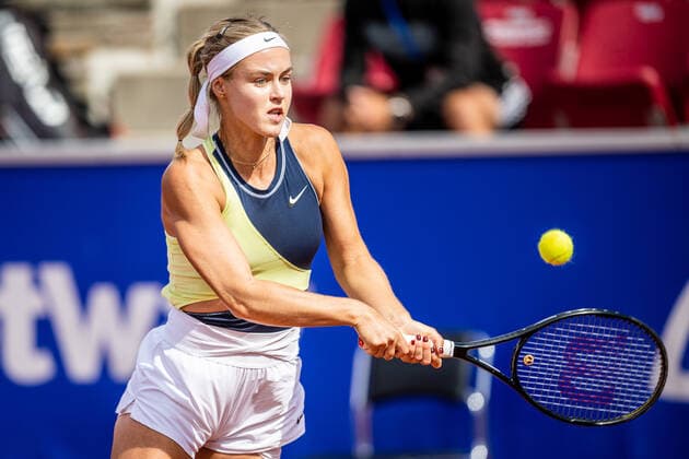 220704 Anna Karolina Schmiedlova, Slovakien, under dag 1 av WTA, Tennis Damen Nordea Open den 4 juli 2022 i Bastad. Copyright: CHRISTOFFERxBORGxMATTISSON BB220704CB104