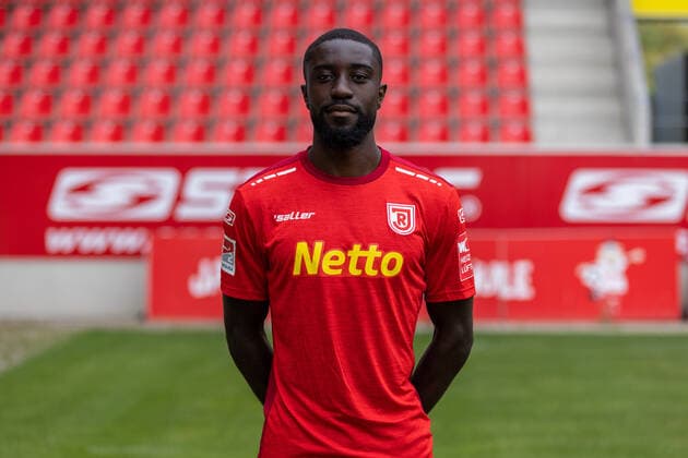 Prinz Osei Owusu; SSV Jahn Regensburg; 2.BL, Porträttermin 2022 2023