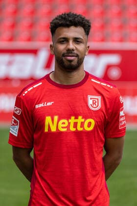 Leon Guwara; SSV Jahn Regensburg; 2.BL, Porträttermin 2022 2023