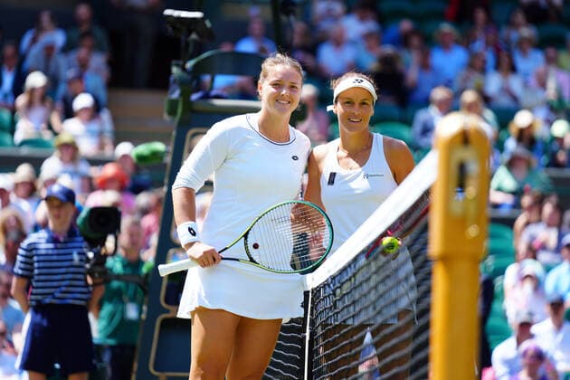 Sport Bilder des Tages Mandatory Credit: Photo by Javier Garcia Shutterstock (13012869a) Jule Niemeier and Tatjana Maria ahead of their quarter-final match Wimbledon Tennis Championships, Day 9, The All England Lawn Tennis and Croquet Club, London, UK - 05 Jul 2022 Wimbledon Tennis Championships, Day 9, The All England Lawn Tennis and Croquet Club, London, UK - 05 Jul 2022  Copyright: xJavierxGarcia Shutterstockx 13012869a