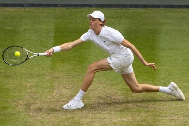 Mandatory Credit: Photo by Ella Ling Shutterstock (13012864n) Jannik Sinner during his quarter final match Wimbledon Tennis Championships, Day 9, The All England Lawn Tennis and Croquet Club, London, UK - 05 Jul 2022 Wimbledon Tennis Championships, Day 9, The All England Lawn Tennis and Croquet Club, London, UK - 05 Jul 2022  Copyright: xEllaxLing Shutterstockx 13012864n