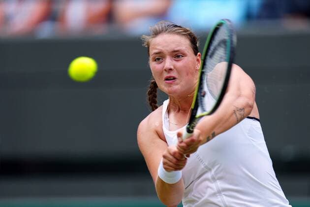 Mandatory Credit: Photo by Javier Garcia Shutterstock (13012869ah) Jule Niemeier during her quarter-final match Wimbledon Tennis Championships, Day 9, The All England Lawn Tennis and Croquet Club, London, UK - 05 Jul 2022 Wimbledon Tennis Championships, Day 9, The All England Lawn Tennis and Croquet Club, London, UK - 05 Jul 2022  Copyright: xJavierxGarcia Shutterstockx 13012869ah
