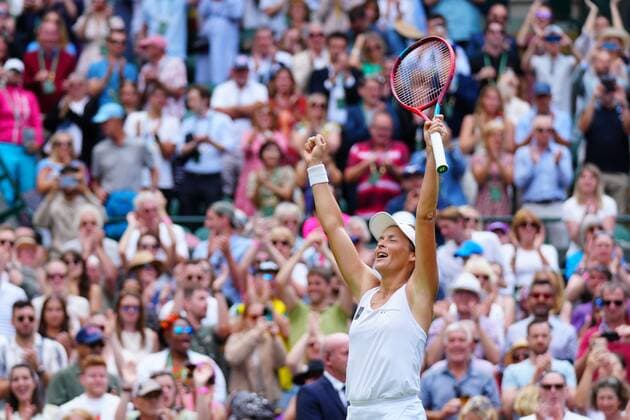 Sport Bilder des Tages Mandatory Credit: Photo by Javier Garcia Shutterstock (13012869bi) Tatjana Maria celebrates victory in her quarter-final match Wimbledon Tennis Championships, Day 9, The All England Lawn Tennis and Croquet Club, London, UK - 05 Jul 2022 Wimbledon Tennis Championships, Day 9, The All England Lawn Tennis and Croquet Club, London, UK - 05 Jul 2022  Copyright: xJavierxGarcia Shutterstockx 13012869bi