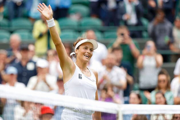 Tatjana Maria jubelt nach dem Sieg, Jubel, Freude, Emotion Tennis - Wimbledon 2022 - Grand Slam ITF ATP, Tennis Herren WTA, Tennis Damen - AELTC - London - - Great Britain - 5 July 2022. Copyright: xJuergenxHasenkopfx