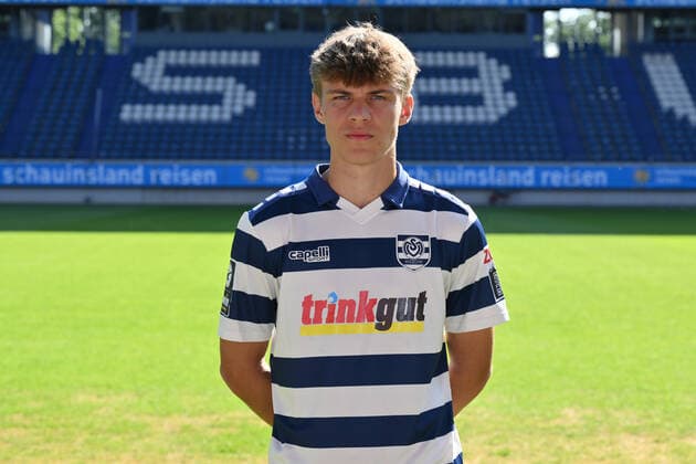 Julian Hettwer; MSV Duisburg; 3.Liga, Porträttermin 2022 2023 Duisburg Schauinsland Reisen Arena Nordrhein-Westfalen Deutschland