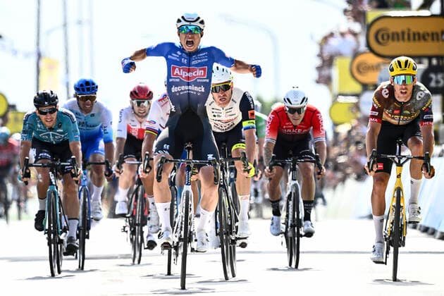 Sport Themen der Woche KW27 Sport Bilder des Tages Belgian Jasper Philipsen of Alpecin-Deceuninck pictured at the finish of stage four of the Tour de France cycling race, a 171.5 km race from Dunkerque to Calais, France on Tuesday 05 July 2022. This year s Tour de France takes place from 01 to 24 July 2022. - UK OUT JASPERxJACOBS  x37034364x