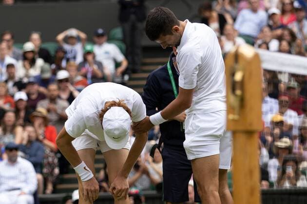 Mandatory Credit: Photo by Ella Ling Shutterstock (13012864ch) Novak Djokovic helps Jannik Sinner after an injury during his quarter final match Wimbledon Tennis Championships, Day 9, The All England Lawn Tennis and Croquet Club, London, UK - 05 Jul 2022 Wimbledon Tennis Championships, Day 9, The All England Lawn Tennis and Croquet Club, London, UK - 05 Jul 2022  Copyright: xEllaxLing Shutterstockx 13012864ch