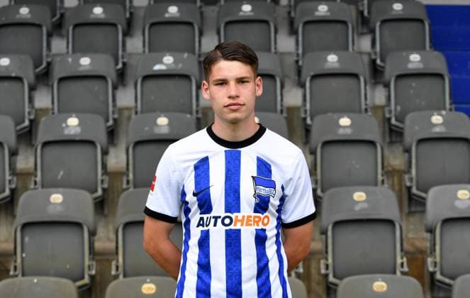 Lukas Ullrich (Hertha BSC) Hertha BSC; 1. Bundesliga, Porträttermin 2022 2023, 05.07. 2022, Copyright: xSebastianxRäppoldx xMatthiasxKox