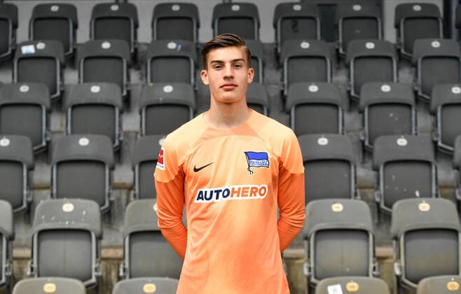 Torhüter Robert Kwasigroch (Hertha BSC) Hertha BSC; 1. Bundesliga, Porträttermin 2022 2023, 05.07. 2022, Copyright: xSebastianxRäppoldx xMatthiasxKox