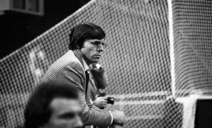 02.01.82 Internationales Hallenfussball-Turnier Zürich Schweiz, Zürich, 02.01.1982, Fussball, Internationales Hallenfussball-Turnier Zürich: Timo Konietzka (Trainer Grasshopper Club Zürich). *** 02 01 82 International Indoor Football Tournament Zurich Switzerland, Zurich, 02 01 1982, Football, International Indoor Football Tournament Zurich Timo Konietzka coach Grasshopper Club Zurich