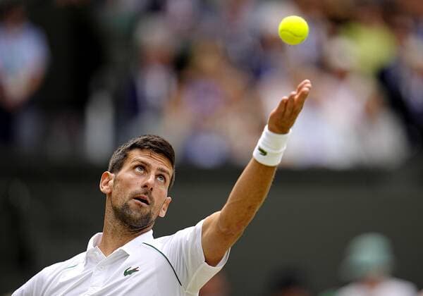 Tennis: Wimbledon championships Novak Djokovic of Serbia plays against Jannik Sinner of Italy in the quarterfinals of the Wimbledon tennis tournament in London on July 5, 2022.  A14AA0001310913P