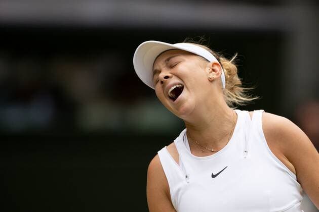 Mandatory Credit: Photo by Ella Ling Shutterstock (13018040q) Amanda Anisimova during her quarter final match Wimbledon Tennis Championships, Day 10, The All England Lawn Tennis and Croquet Club, London, UK - 06 Jul 2022 Wimbledon Tennis Championships, Day 10, The All England Lawn Tennis and Croquet Club, London, UK - 06 Jul 2022  Copyright: xEllaxLing Shutterstockx 13018040q