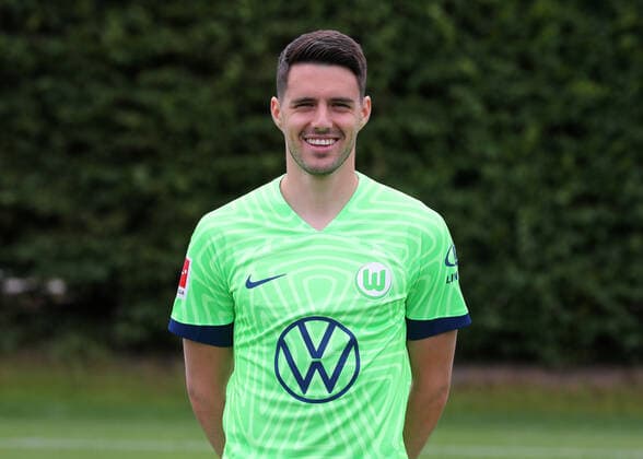 VfL Wolfsburg Fototermin Josip Brekalo; VfL Wolfsburg; 06.07.2022, 1. BL, Porträttermin 2022 23, Wolfsburg