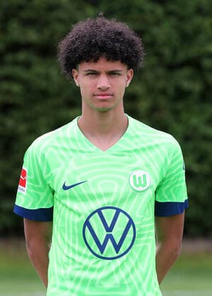 VfL Wolfsburg Fototermin Kevin Paredes; VfL Wolfsburg; 06.07.2022, 1. BL, Porträttermin 2022 23, Wolfsburg