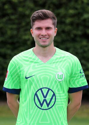 VfL Wolfsburg Fototermin Elvis Rexhbecaj; VfL Wolfsburg; 06.07.2022, 1. BL, Porträttermin 2022 23, Wolfsburg