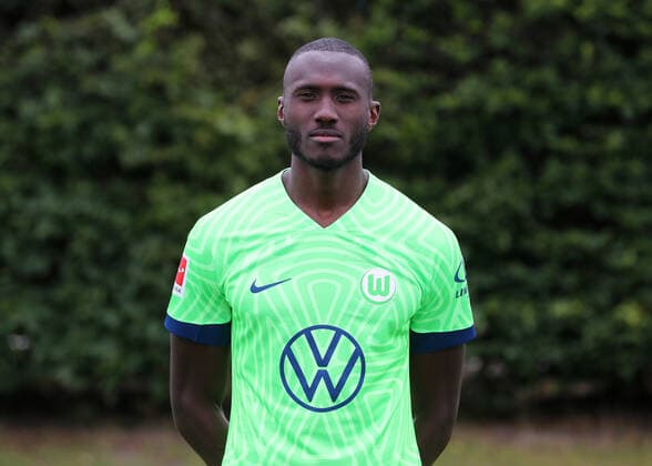 VfL Wolfsburg Fototermin Josuha Guilavogui; VfL Wolfsburg; 06.07.2022, 1. BL, Porträttermin 2022 23, Wolfsburg