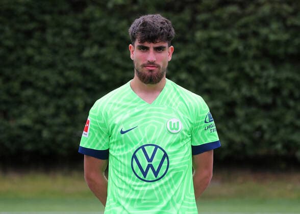 VfL Wolfsburg Fototermin Fabio Di Michele Sanchez; VfL Wolfsburg; 06.07.2022, 1. BL, Porträttermin 2022 23, Wolfsburg