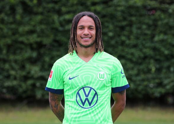 VfL Wolfsburg Fototermin Kevin Mbabu; VfL Wolfsburg; 06.07.2022, 1. BL, Porträttermin 2022 23, Wolfsburg