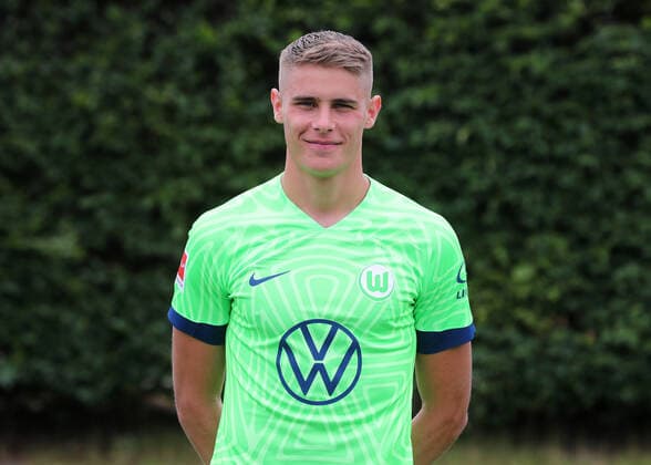 VfL Wolfsburg Fototermin Micky van de Ven; VfL Wolfsburg; 06.07.2022, 1. BL, Porträttermin 2022 23, Wolfsburg
