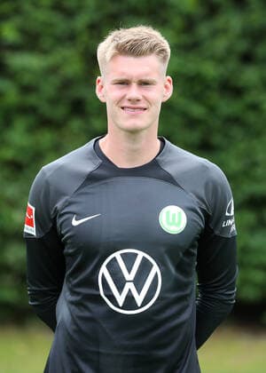 VfL Wolfsburg Fototermin Torwart Philipp Schulze; VfL Wolfsburg; 06.07.2022, 1. BL, Porträttermin 2022 23, Wolfsburg