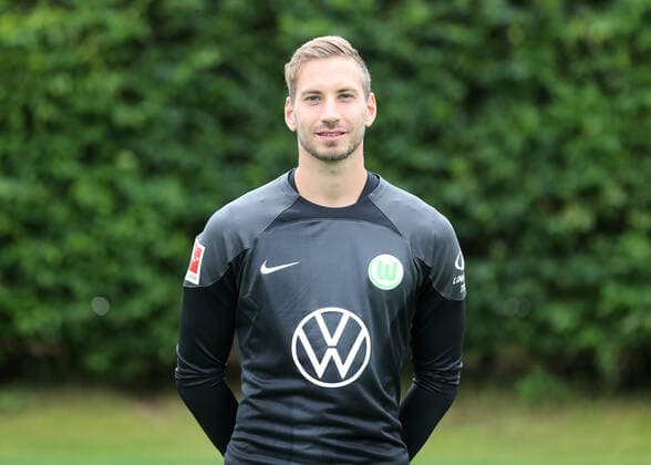 VfL Wolfsburg Fototermin Torwart Niklas Klinger; VfL Wolfsburg; 06.07.2022, 1. BL, Porträttermin 2022 23, Wolfsburg