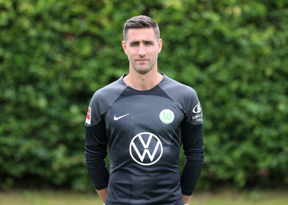 VfL Wolfsburg Fototermin Torwart Koen Casteels; VfL Wolfsburg; 06.07.2022, 1. BL, Porträttermin 2022 23, Wolfsburg