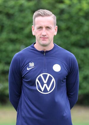 VfL Wolfsburg Fototermin Co-Trainer und Analyst Aaron Briggs; VfL Wolfsburg; 06.07.2022, 1. BL, Porträttermin 2022 23, Wolfsburg