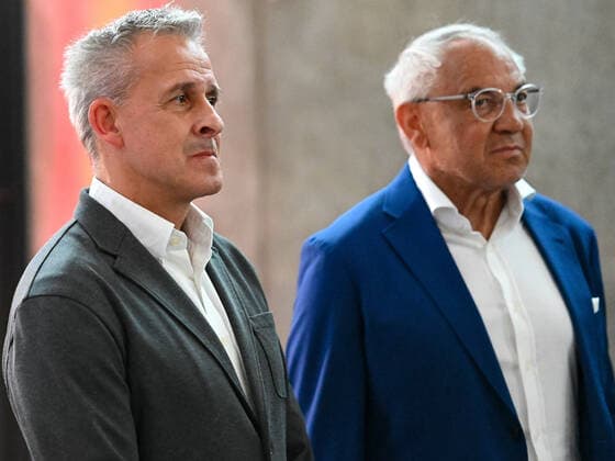 Pierre Littbarski mit Felix Magath. Deutschland vs. Frankreich, Weltmeisterschaft 1982, Halbfinale, Fussball, Nacht von Sevilla, 06.07.2022 Deutschland vs. Frankreich, Weltmeisterschaft 1982, Halbfinale, Legenden-Abend, Nacht von Sevilla, Fussball, 40. Jahrestag, 06.07.2022 Dortmund Copyright: xEibner-Pressefotox EP_THR