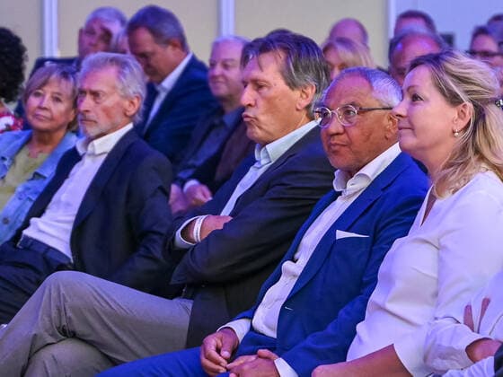 Manfred Kaltz, Felix Magath mit FRAU. Dabei Paul Breitner mit Frau. Deutschland vs. Frankreich, Weltmeisterschaft 1982, Halbfinale, Fussball, Nacht von Sevilla, 06.07.2022 Deutschland vs. Frankreich, Weltmeisterschaft 1982, Halbfinale, Legenden-Abend, Nacht von Sevilla, Fussball, 40. Jahrestag, 06.07.2022 Dortmund Copyright: xEibner-Pressefotox EP_THR