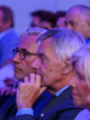 Bert van Marwijk und davor Michael Meier. Deutschland vs. Frankreich, Weltmeisterschaft 1982, Halbfinale, Fussball, Nacht von Sevilla, 06.07.2022 Deutschland vs. Frankreich, Weltmeisterschaft 1982, Halbfinale, Legenden-Abend, Nacht von Sevilla, Fussball, 40. Jahrestag, 06.07.2022 Dortmund Copyright: xEibner-Pressefotox EP_THR