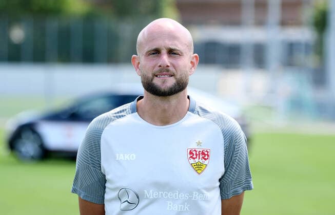 FUSSBALL 1. BUNDESLIGA SAISON 2022 2023 05.07.2022 Fototermin beim VfB Stuttgart auf dem Trainingsgelaende: Techniktrainer Nathaniel Weiss