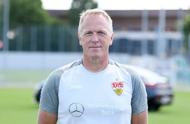 FUSSBALL 1. BUNDESLIGA SAISON 2022 2023 05.07.2022 Fototermin beim VfB Stuttgart auf dem Trainingsgelaende: Leiter Performance Oliver Bartlett
