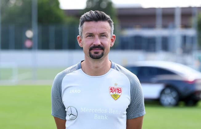 FUSSBALL 1. BUNDESLIGA SAISON 2022 2023 05.07.2022 Fototermin beim VfB Stuttgart auf dem Trainingsgelaende: Leiter Reha Martin Franz