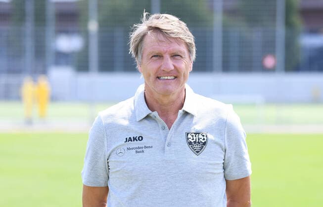 FUSSBALL 1. BUNDESLIGA SAISON 2022 2023 05.07.2022 Fototermin beim VfB Stuttgart auf dem Trainingsgelaende: Mannschaftsbetreuer Peter Reichert