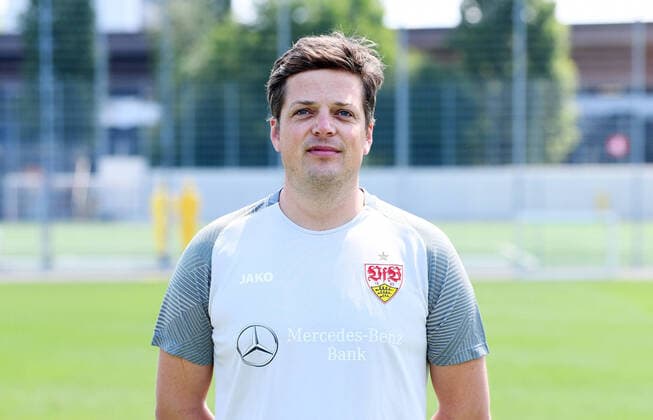 FUSSBALL 1. BUNDESLIGA SAISON 2022 2023 05.07.2022 Fototermin beim VfB Stuttgart auf dem Trainingsgelaende: Mannschaftsarzt Dr. Mario Bucher