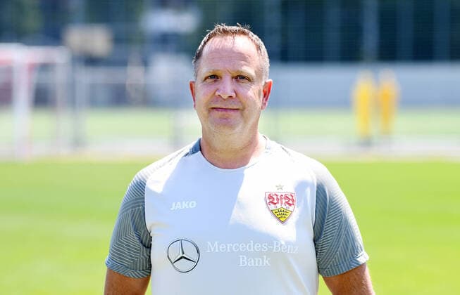 FUSSBALL 1. BUNDESLIGA SAISON 2022 2023 05.07.2022 Fototermin beim VfB Stuttgart auf dem Trainingsgelaende: Zeugwart Thomas Schultheiss
