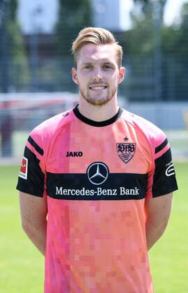 FUSSBALL 1. BUNDESLIGA SAISON 2022 2023 05.07.2022 Fototermin beim VfB Stuttgart auf dem Trainingsgelaende: Torwart Florian Mueller