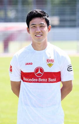 FUSSBALL 1. BUNDESLIGA SAISON 2022 2023 05.07.2022 Fototermin beim VfB Stuttgart auf dem Trainingsgelaende: Wataru Endo