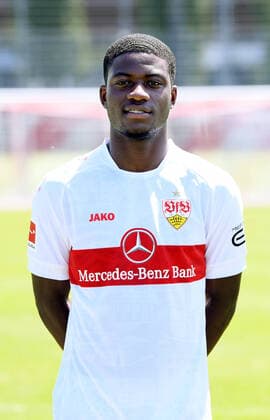 FUSSBALL 1. BUNDESLIGA SAISON 2022 2023 05.07.2022 Fototermin beim VfB Stuttgart auf dem Trainingsgelaende: Clinton Mola
